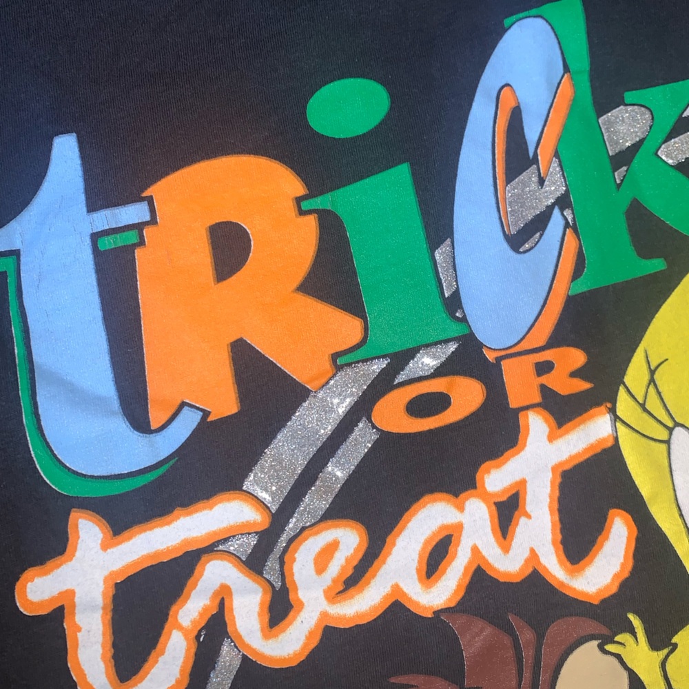 VINTAGE Looney Tunes | Trick or Treat Tweety Bird shirt - Picture 5 of 10
